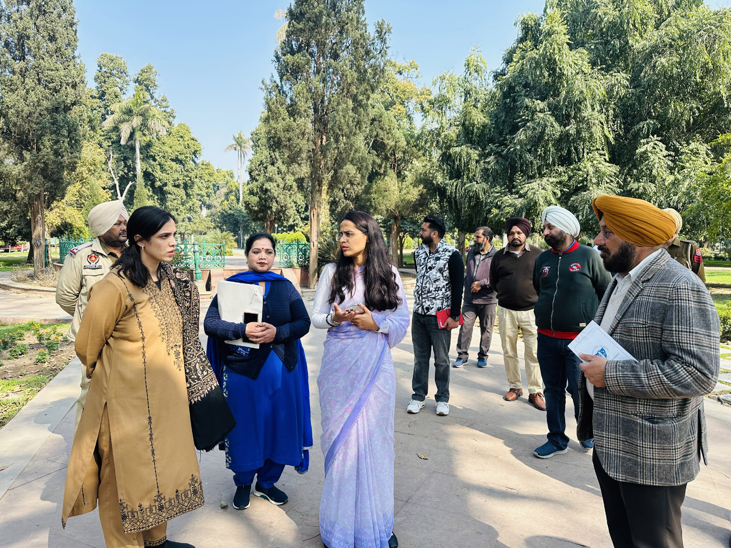 डीसी ने फूड, फ्लावर फेस्टिवल और वॉकथॉन की तैयारियों का लिया जायजा
